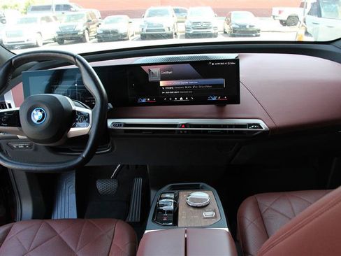 Used 2024 BMW iX xDrive50 w/ Premium Package AWD/4WD image 17
