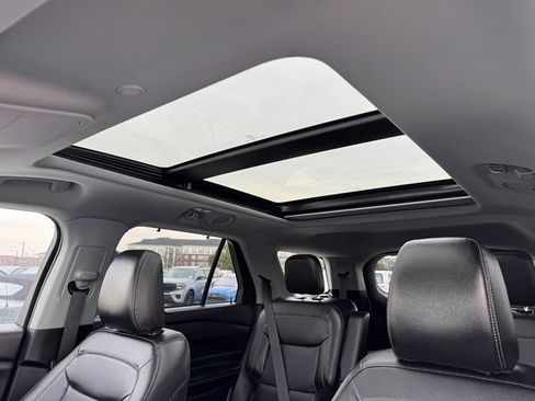 Used 2023 Ford Explorer Limited w/ Limited Technology Package image 31