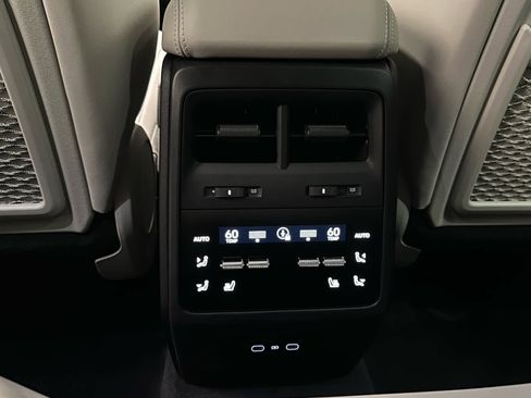 Used 2025 Porsche Macan 4 Electric AWD/4WD image 40