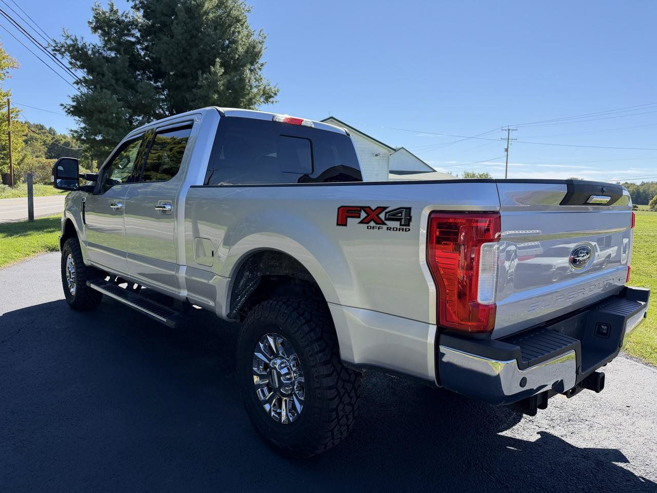 Used 2017 Ford F250 XLT w/ XLT Premium Package AWD/4WD image 7