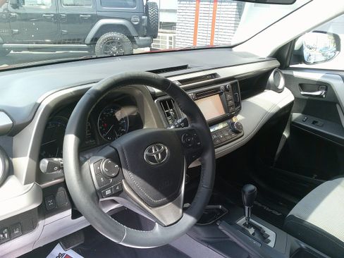 Used 2018 Toyota RAV4 XLE w/ Plus Extra Value Package AWD/4WD image 21