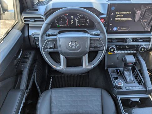 Used 2025 Toyota Tacoma TRD Sport image 9