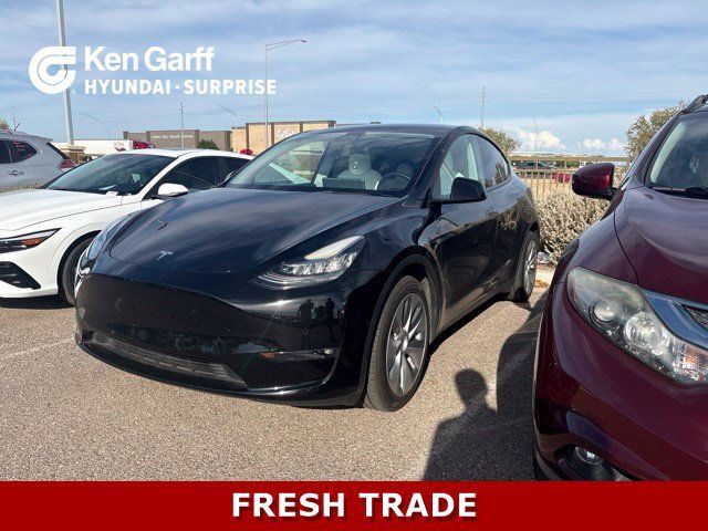 Used 2022 Tesla Model Y Long Range AWD/4WD image 1