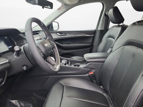 Used 2023 Jeep Grand Cherokee Limited w/ Luxury Tech Group II image 11