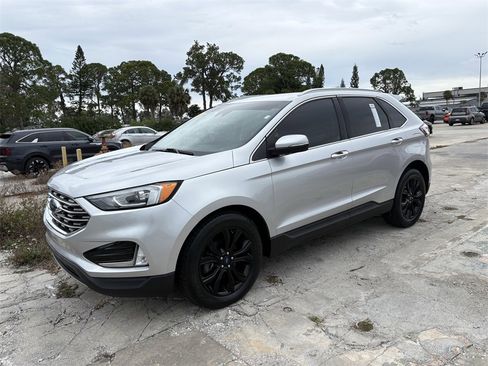 Used 2019 Ford Edge Titanium image 5
