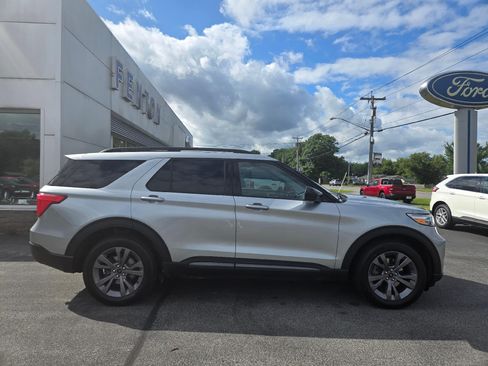 Used 2023 Ford Explorer XLT w/ Equipment Group 202A AWD/4WD image 3