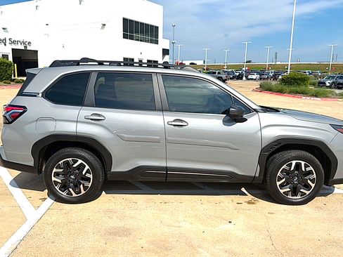 Used 2025 Subaru Forester Premium w/ Convenience Package #1 AWD/4WD image 5