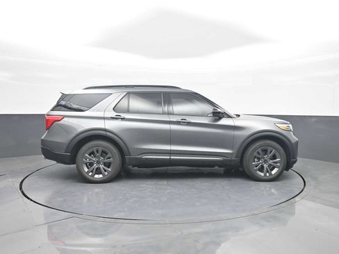 Used 2024 Ford Explorer XLT w/ Equipment Group 202A AWD/4WD image 9