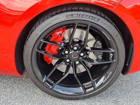 Used 2025 Chevrolet Corvette Z06 RWD image 8