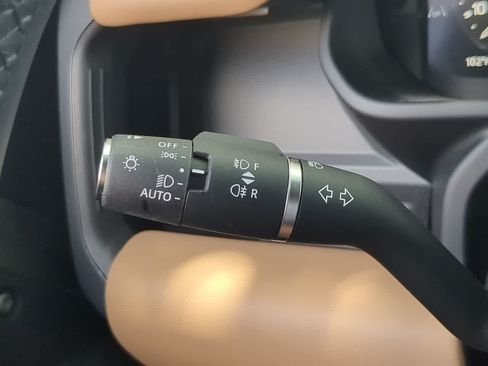 Certified 2025 Land Rover Defender 110 X-Dynamic SE AWD/4WD image 29