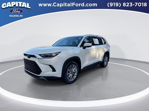 Used 2024 Toyota Grand Highlander AWD image 4