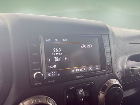Used 2018 Jeep Wrangler Unlimited Sport AWD/4WD image 31