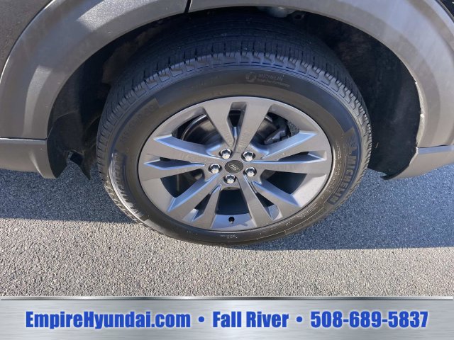 Used 2023 Ford Explorer XLT w/ Equipment Group 202A AWD/4WD image 14