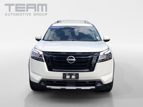 Used 2023 Nissan Pathfinder SL w/ Lighting Package (N92) FWD image 2