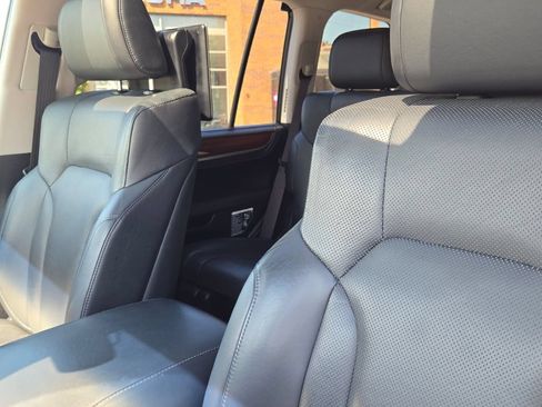 Used 2017 Lexus LX 570 4WD image 37