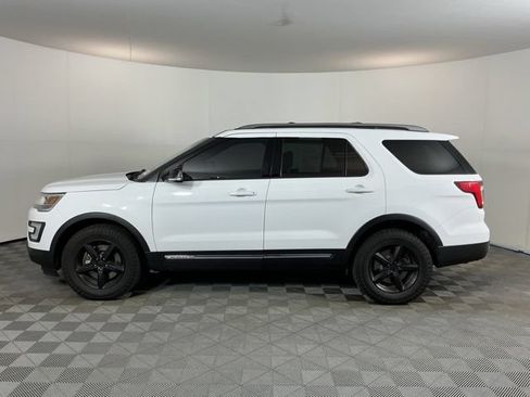 Used 2016 Ford Explorer XLT AWD/4WD image 8