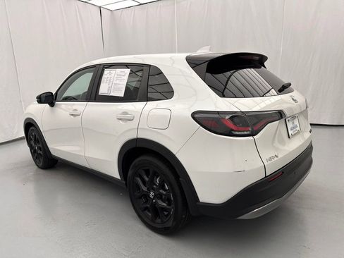 Used 2023 Honda HR-V Sport image 4