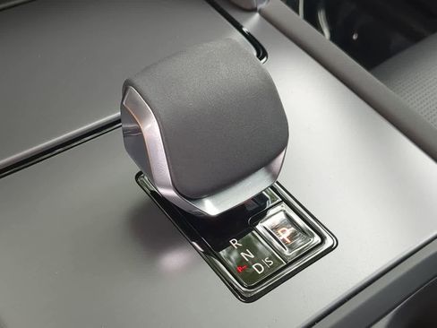 Used 2025 Land Rover Discovery Sport S image 35