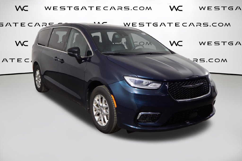 Used 2025 Chrysler Pacifica Select FWD image 43