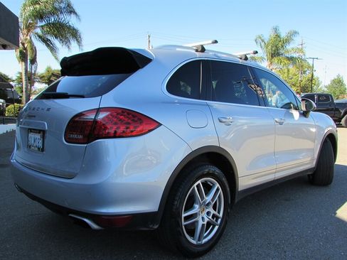 Used 2012 Porsche Cayenne AWD/4WD image 7