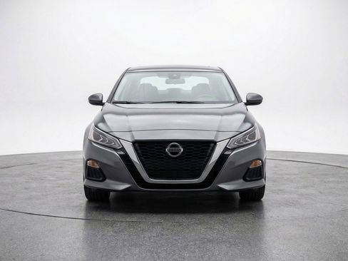 Used 2025 Nissan Altima 2.5 SV image 2