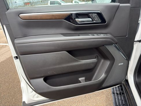 New 2025 Chevrolet Tahoe High Country AWD/4WD image 11