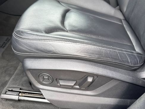 Used 2019 Audi Q8 Premium Plus w/ Premium Plus image 14