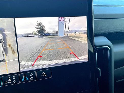 Used 2025 GMC Yukon AT4 Ultimate w/ LPO, Floor Liner Package image 28