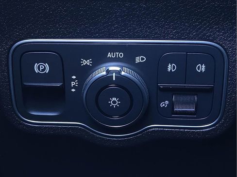 Used 2023 Mercedes-Benz GLB 250 4MATIC image 18