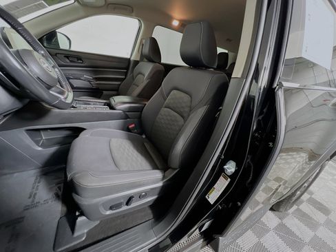 Used 2024 Nissan Pathfinder SV FWD image 15