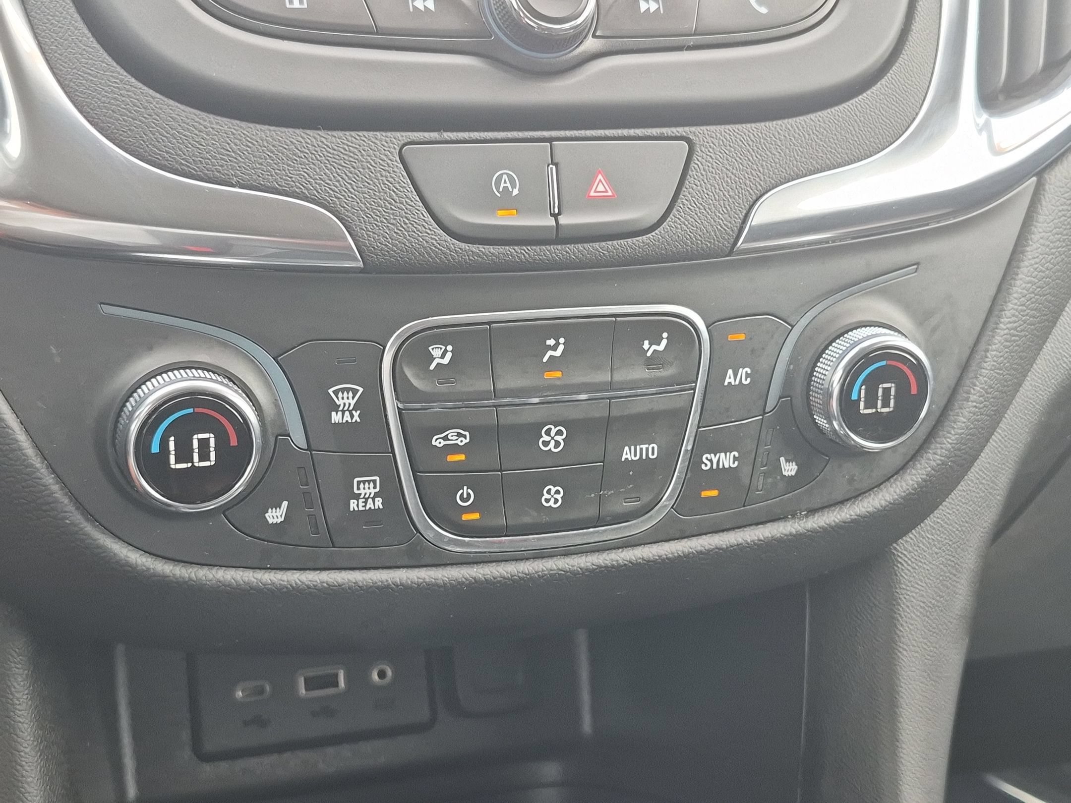 Used 2024 Chevrolet Equinox LT FWD image 21