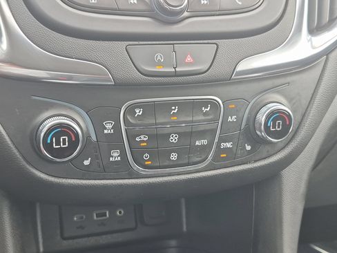 Used 2024 Chevrolet Equinox LT FWD image 21