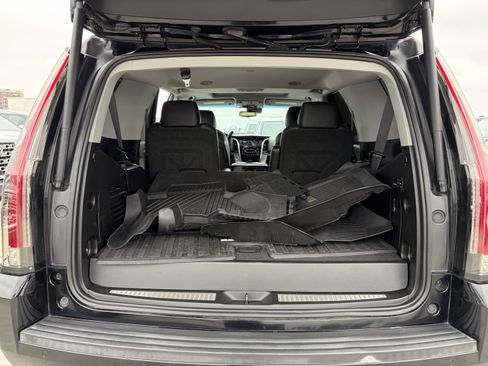 Used 2019 Cadillac Escalade Luxury AWD/4WD image 23