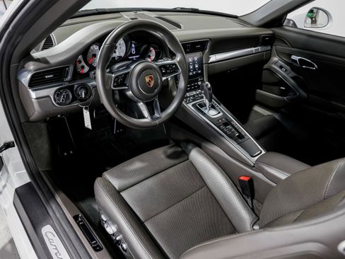Used 2019 Porsche 911 Carrera S image 9