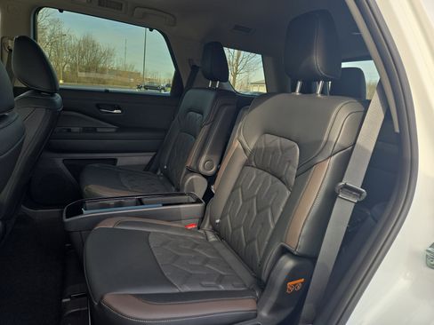 New 2026 Nissan Pathfinder Platinum image 13