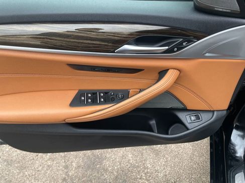 Used 2021 BMW 530i xDrive w/ Premium Package image 11