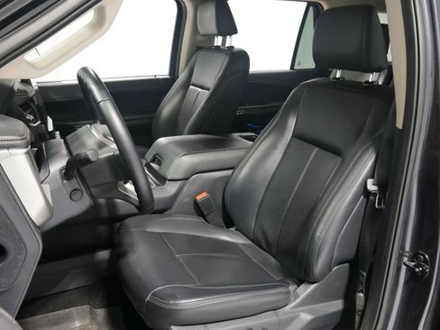 Certified 2024 Ford Expedition XLT image 10