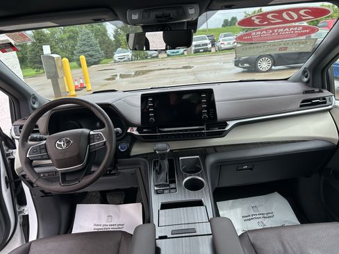 Certified 2023 Toyota Sienna Platinum AWD/4WD image 18