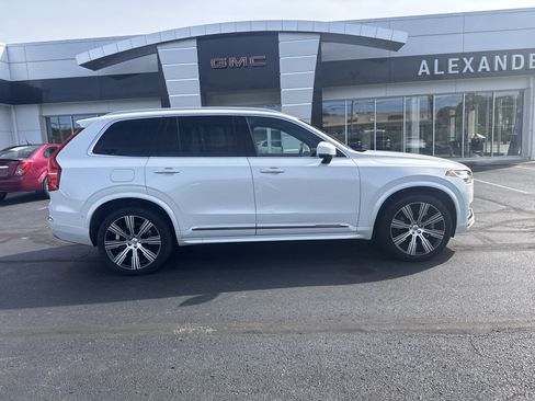 Used 2022 Volvo XC90 T8 Inscription image 2