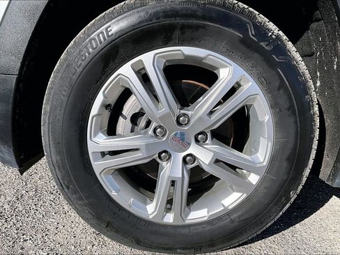 Used 2024 GMC Terrain SLE image 9