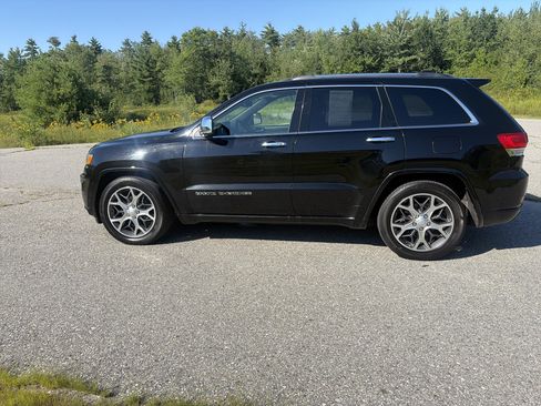 Used 2020 Jeep Grand Cherokee Overland AWD/4WD image 8