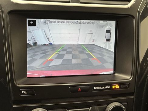 Used 2017 Ford Explorer XLT w/ Equipment Group 202A image 5