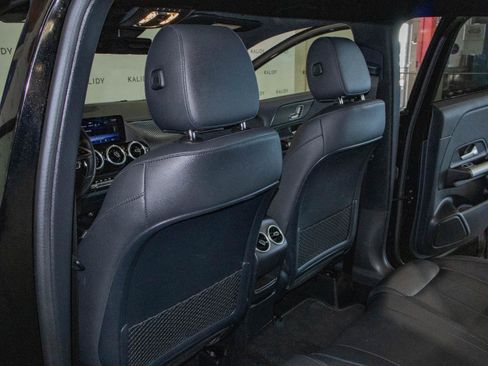 Used 2025 Mercedes-Benz GLA 250 image 9