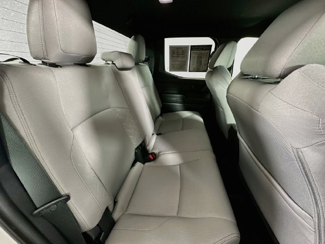 Used 2025 Toyota Tacoma SR5 AWD/4WD image 33