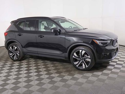 Used 2024 Volvo XC40 B5 Plus w/ Protection Package Premier image 16