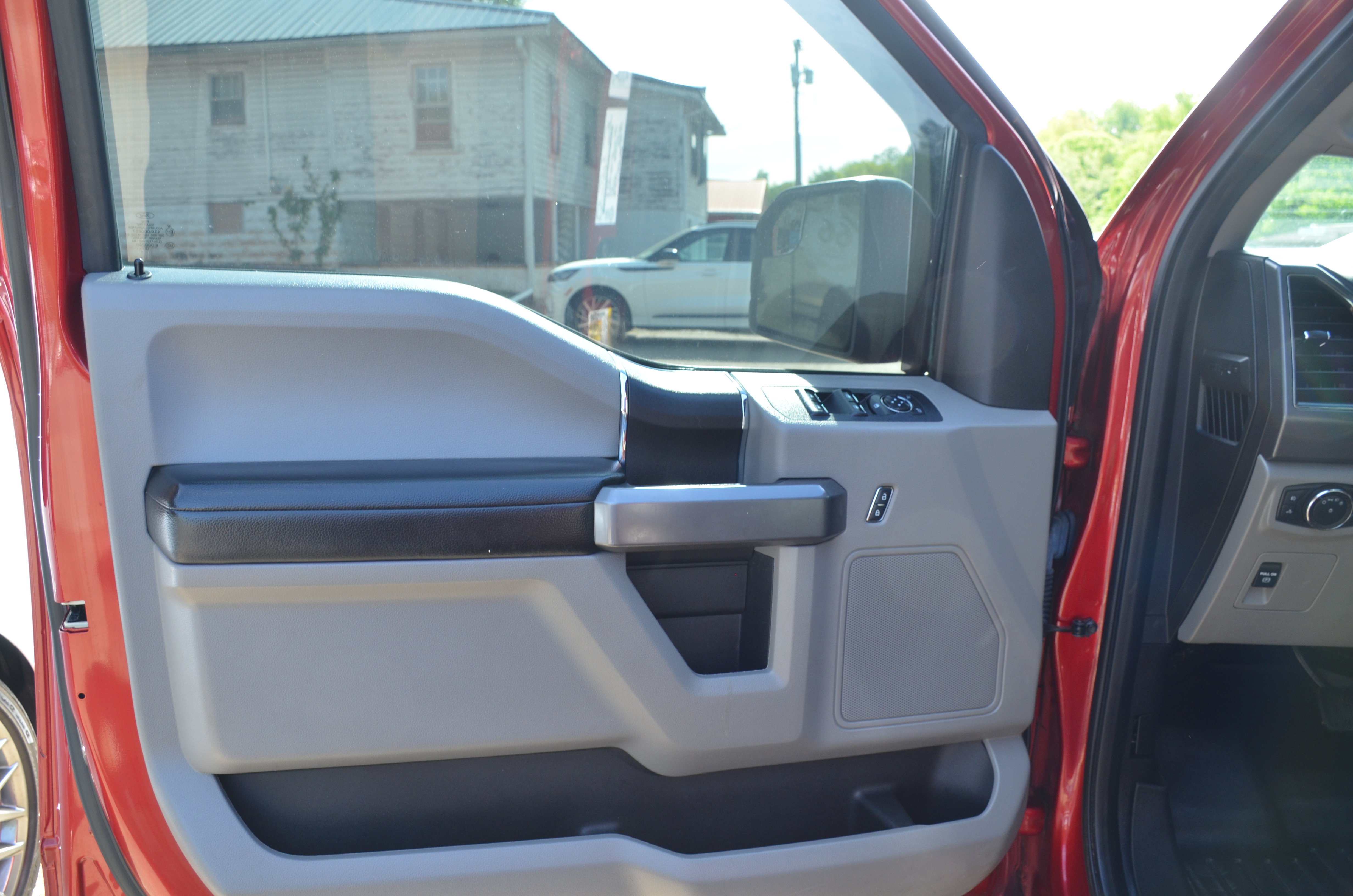 Used 2019 Ford F150 XLT AWD/4WD image 30