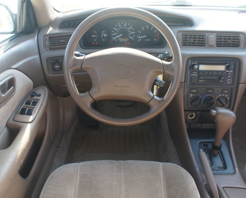Used 2001 Toyota Camry CE w/ Value Pkg 1 FWD image 5