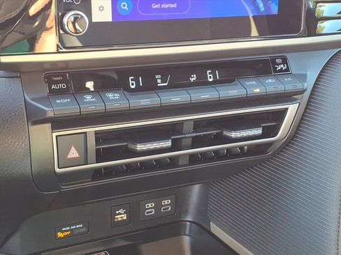 Used 2025 Toyota Camry SE FWD image 30