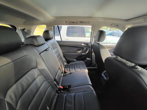 Used 2018 Volkswagen Tiguan SEL Premium FWD image 9