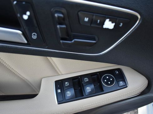 Used 2013 Mercedes-Benz E 550 4MATIC Sedan image 41